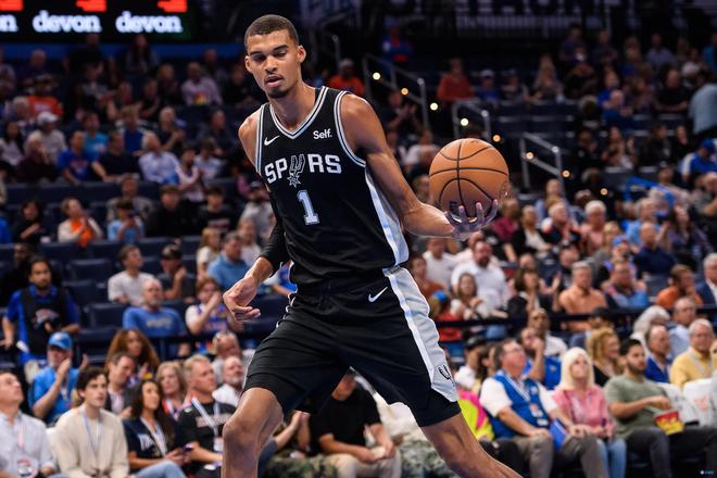 据接近该球 据接近该球