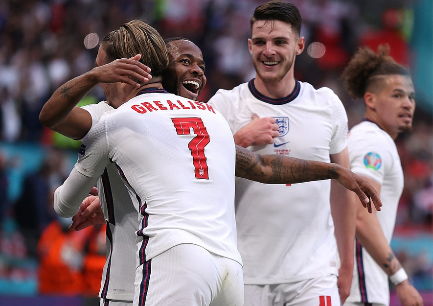 越了18个 越了18个