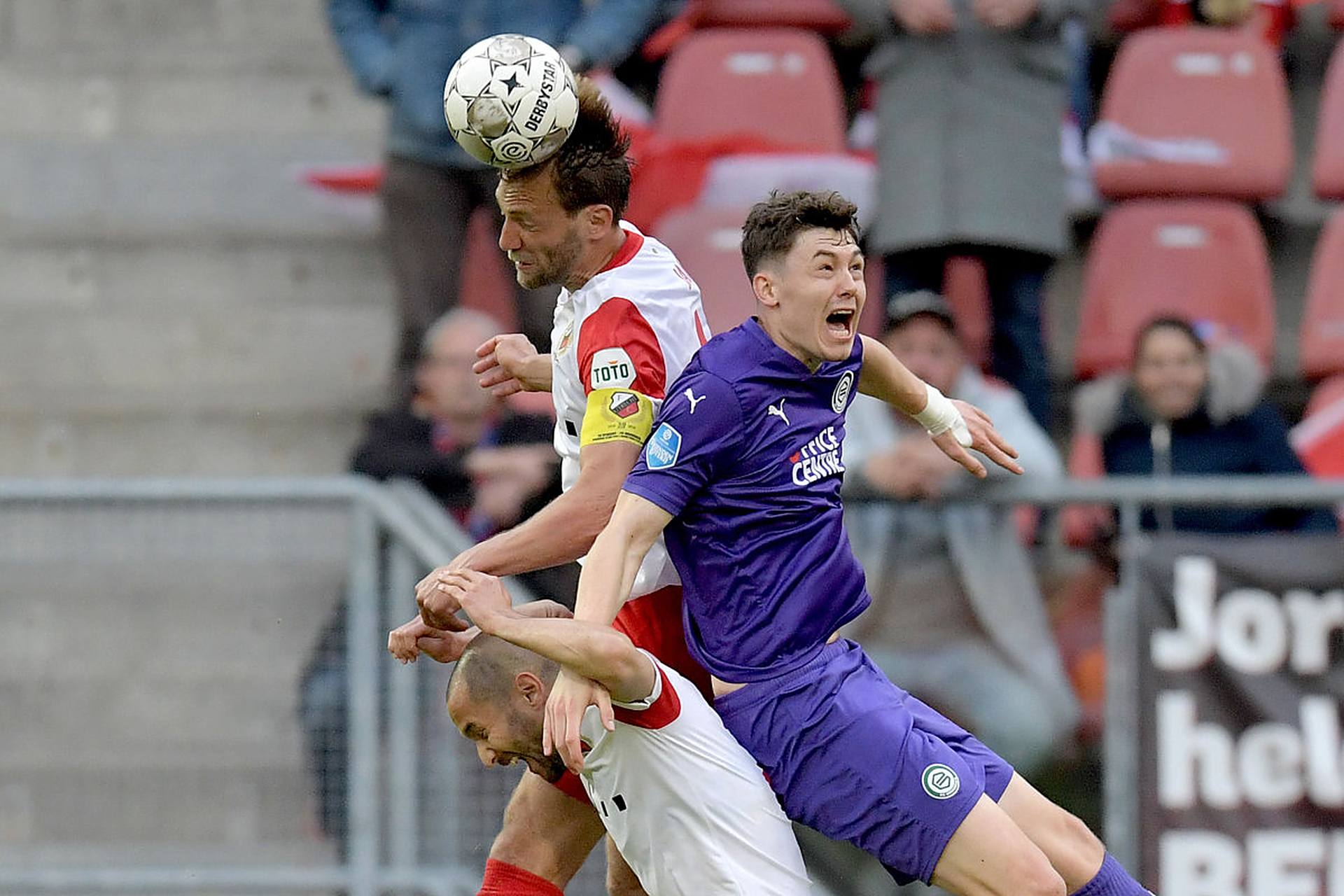 背靠强大的 背靠强大的