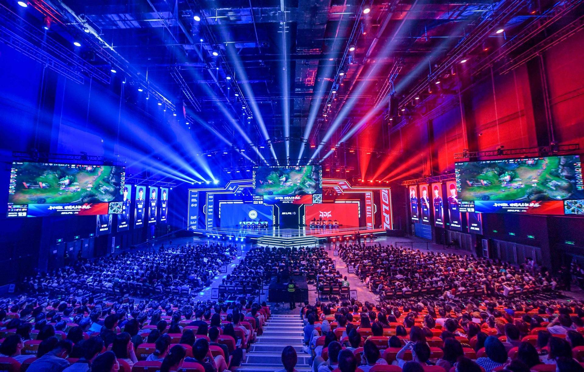 内线新星表现抢眼！奇才球员武克切维奇在塞尔维亚队展现出色得分能力